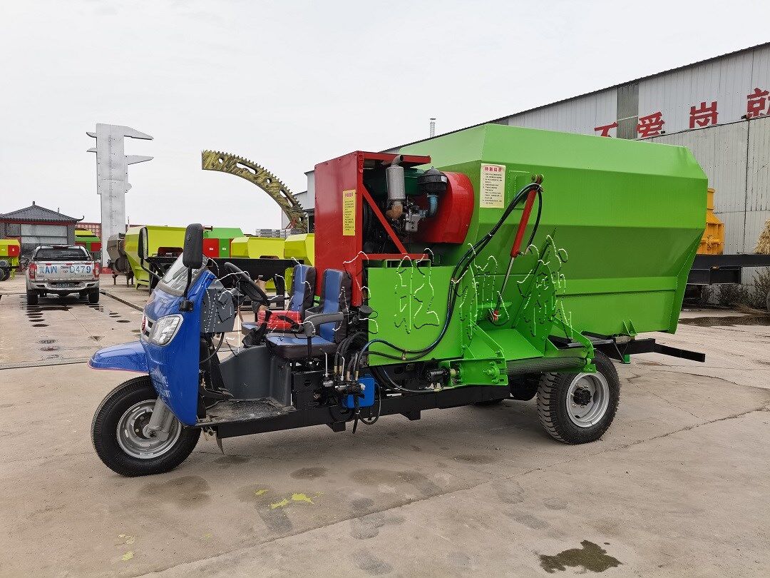 5方卧式饲料搅撒一体机