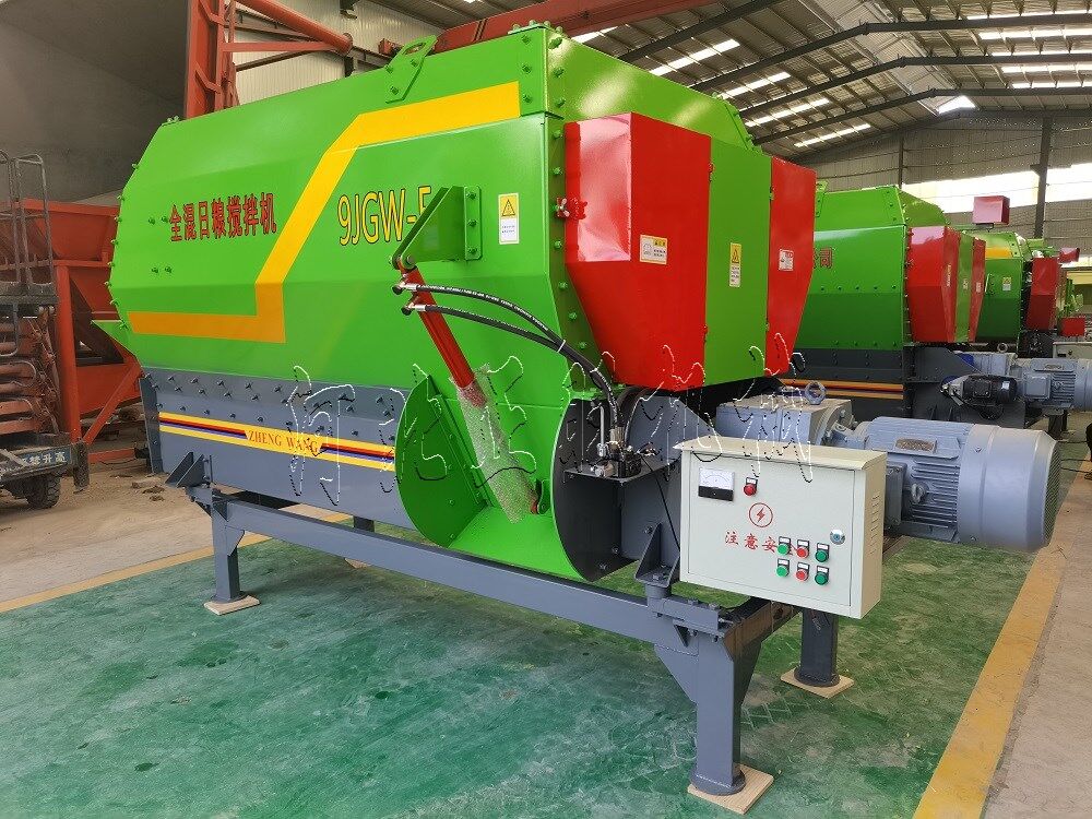 5方模块化饲料搅拌机现场作业