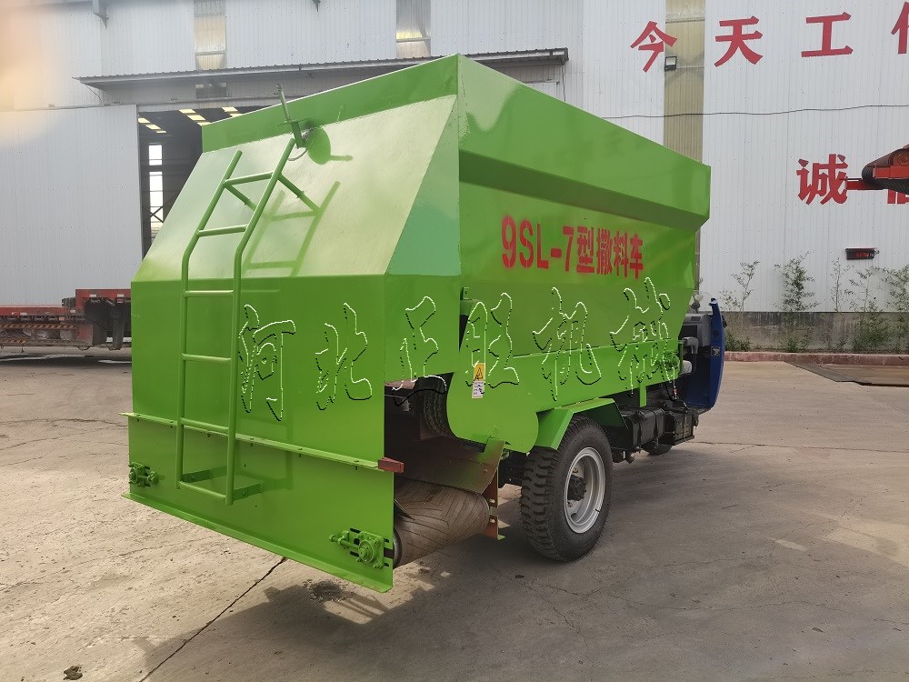 收藏：撒料车在使用过程中需要注意哪些事项